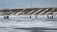 Не время выходить на водоемы: первый лед на реках и озерах хрупок